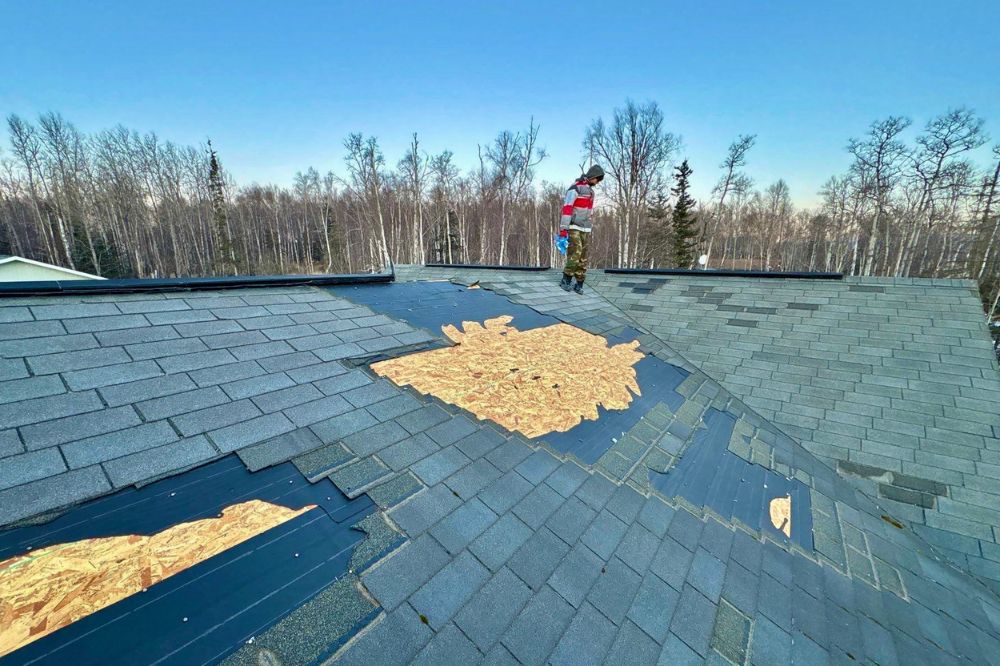 Spot wind damage early. Learn the top visual signs of roof wear in the Mat-Su Valley you can see from the ground to prevent leaks and costly repairs.